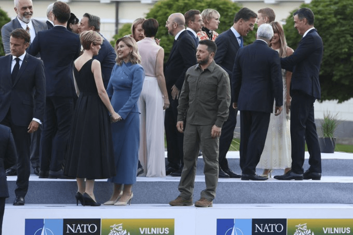 Zelensky shunned at NATO Vilnius large HRL9hL